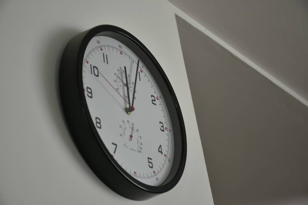 Wall Clock DIY Large: 7 Proven Tips to Avoid Costly Mistakes